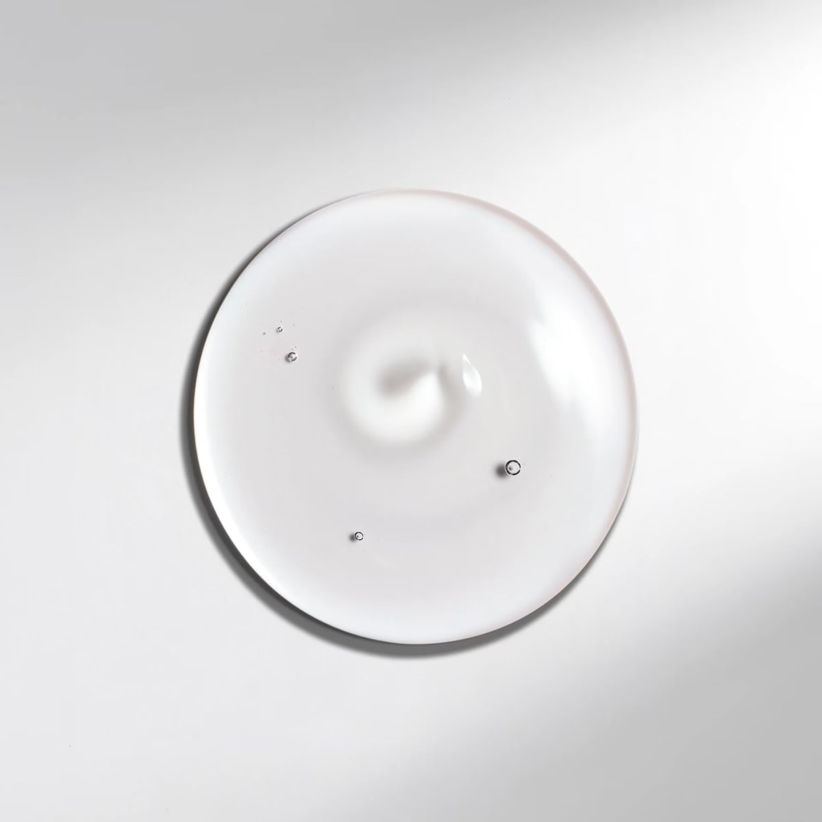 Wella Professionals Ultimate Smooth Shampoo Control de Frizz y Nutrición 250 ml2