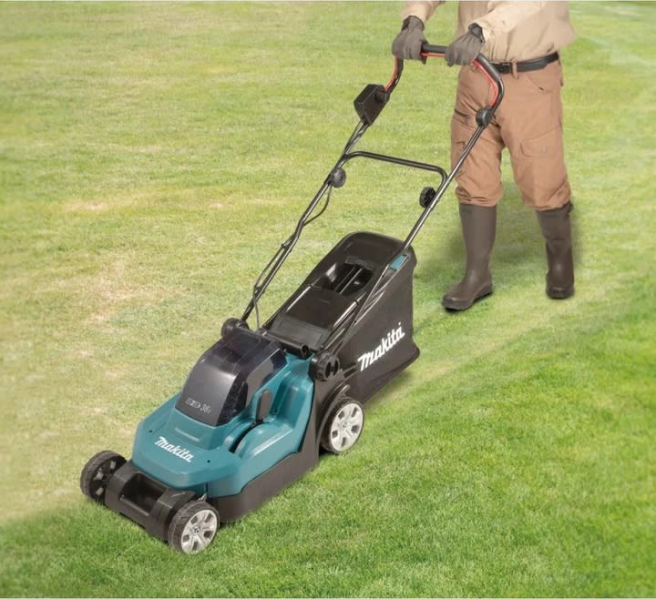 Cortadora de Césped Inalámbrica MAKITA (DLM382Z) + 2 Baterías 18V 3.0Ah (BL1830B X2) + Cargador Doble (DC18SH)2