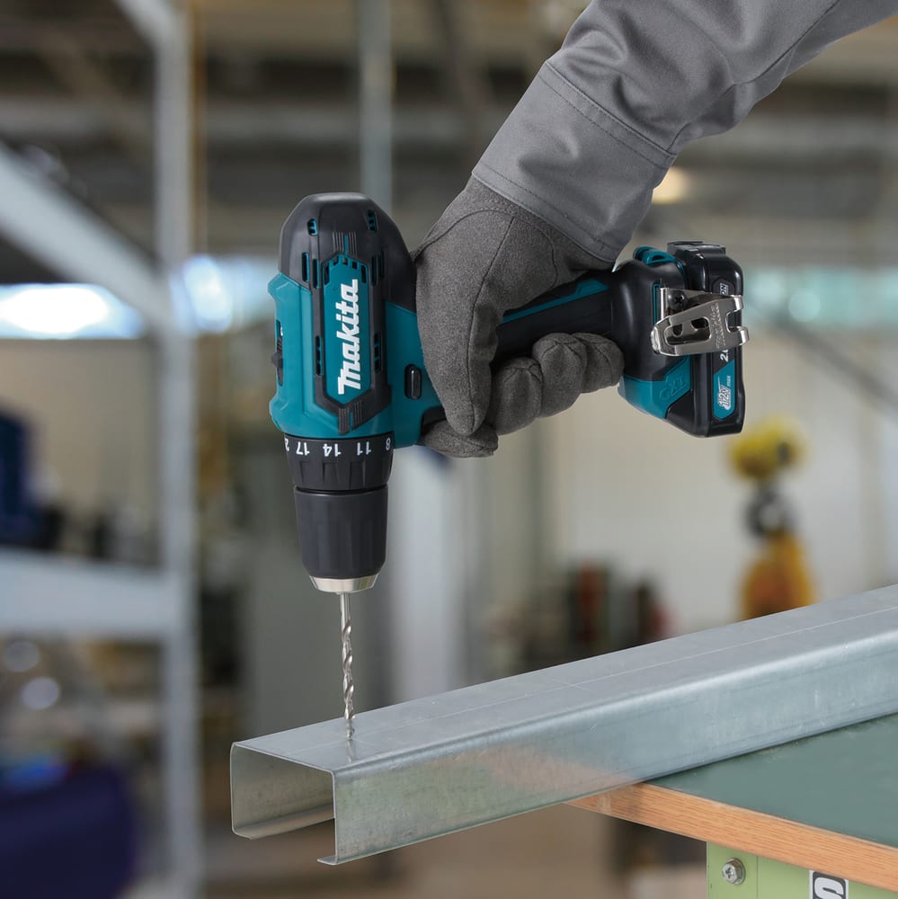 Taladro Atornillador Inalambrico MAKITA + 2 Baterias 12v 2AH (BL1020) + Cargador (DC10WD)15