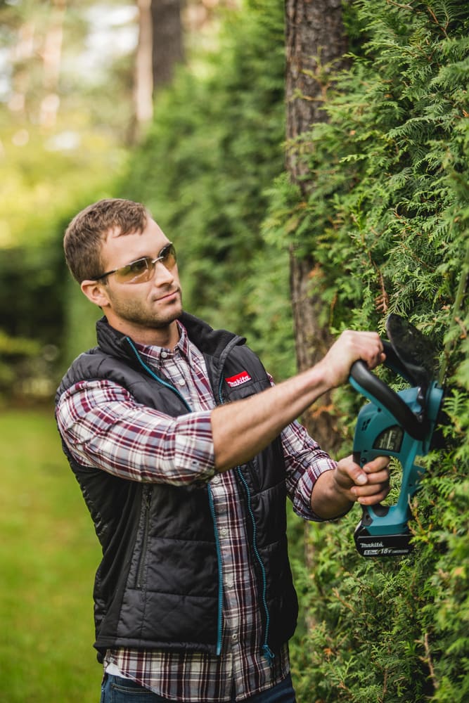 Cortaseto Inalámbrico 520mm MAKITA (DUH523) + Batería 18v 3.0Ah (BL1830B) + Cargador Rapido (DC18RC)5