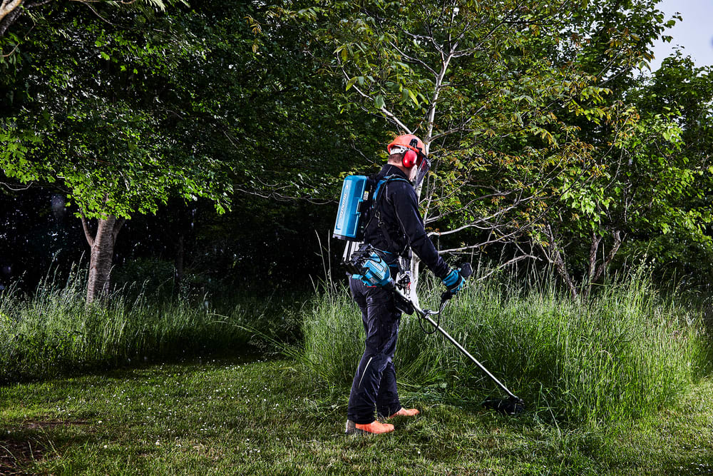 Desbrozadora Inalambrica 1kw + 2 Baterias 18v 5Ah (BL1850B X2) + Cargador Rapido Doble (DC18RD)11