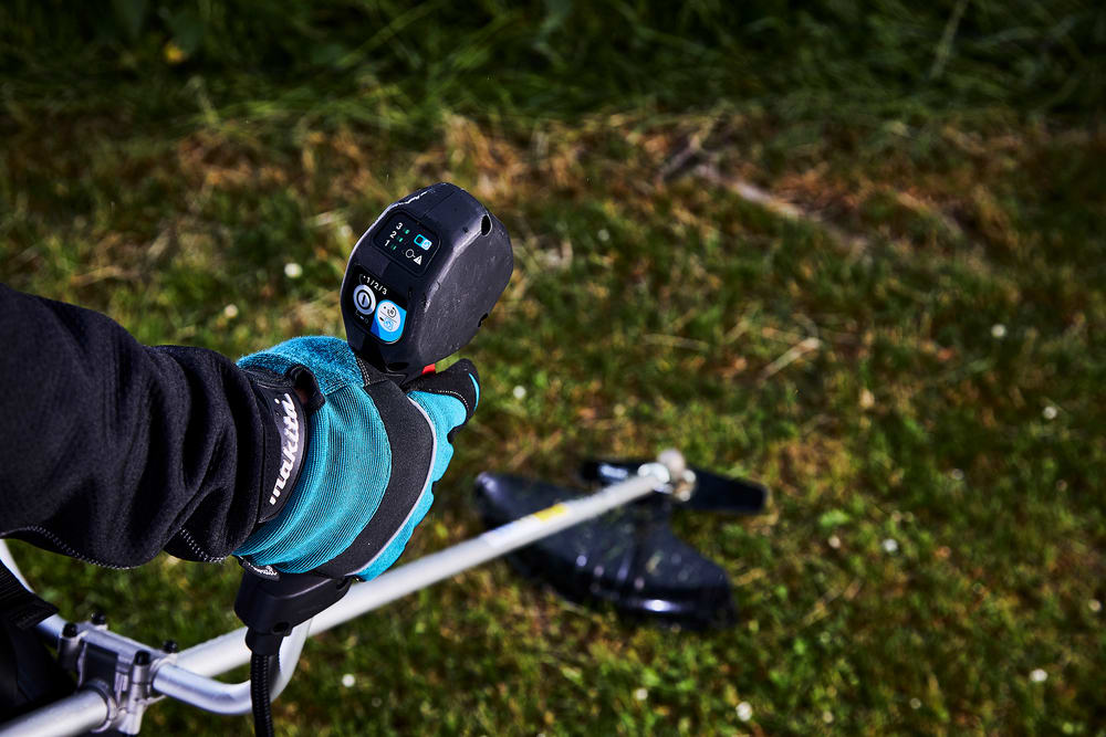 Desbrozadora Inalambrica 1kw + 2 Baterias 18v 5Ah (BL1850B X2) + Cargador Rapido Doble (DC18RD)13