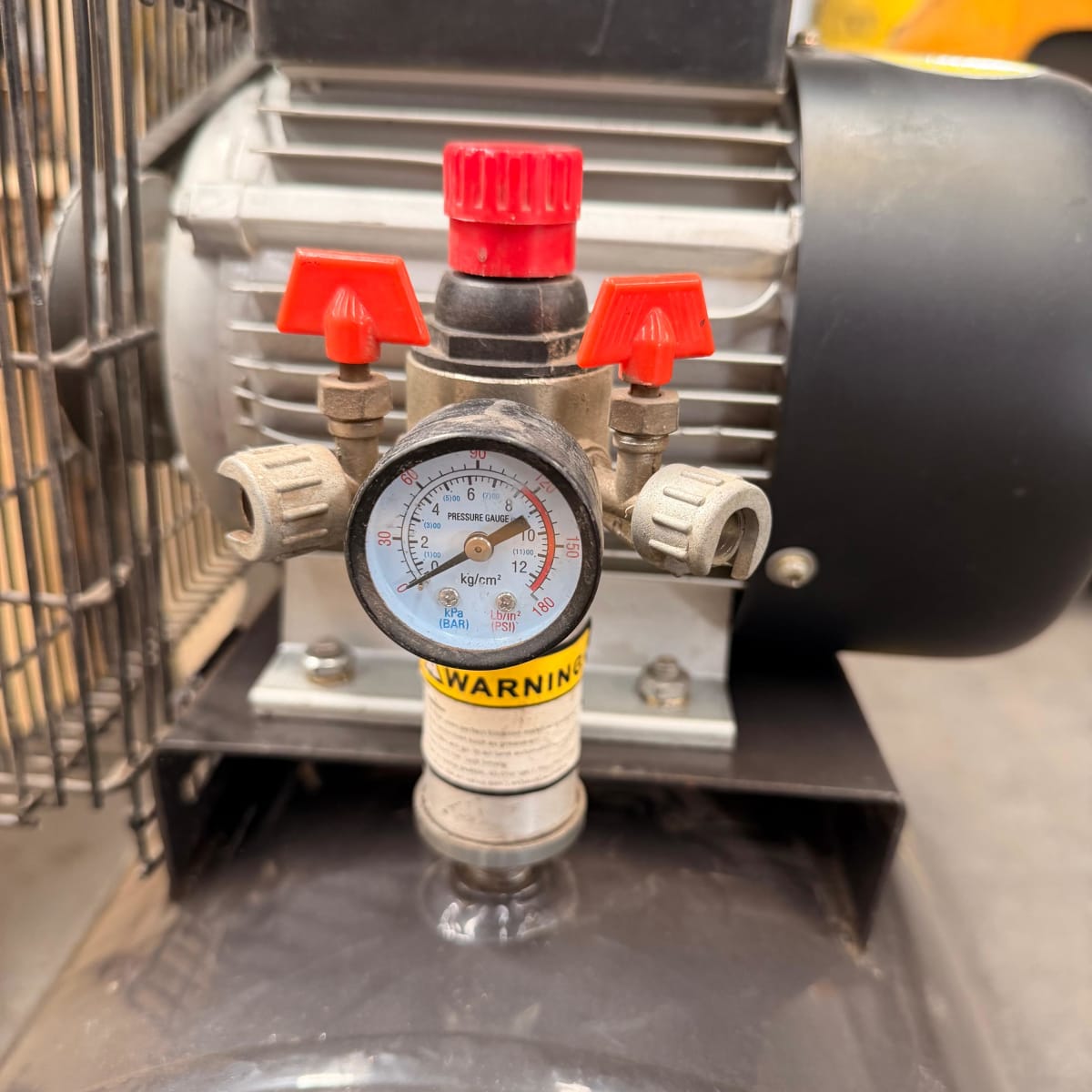 Compresor 100 Litros 3hp MOSAY (Semi Nuevo)5