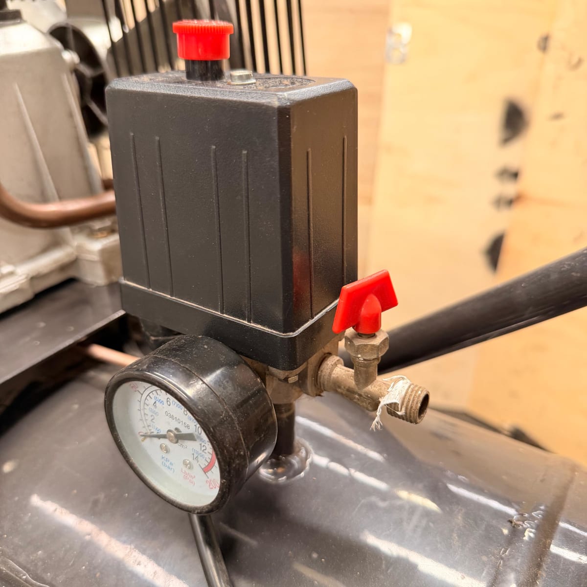 Compresor 100 Litros 3hp MOSAY (Semi Nuevo)4