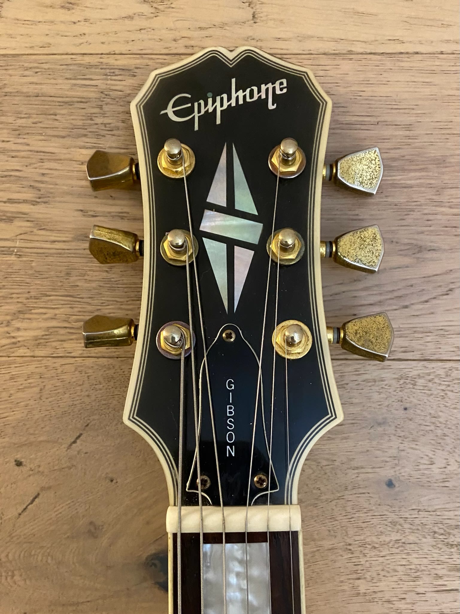 新春セール5日まで！ Epiphone Black Beauty Epiphone Les Paul Black Beauty 3 (SKU:2004) | Instrumentos Chile