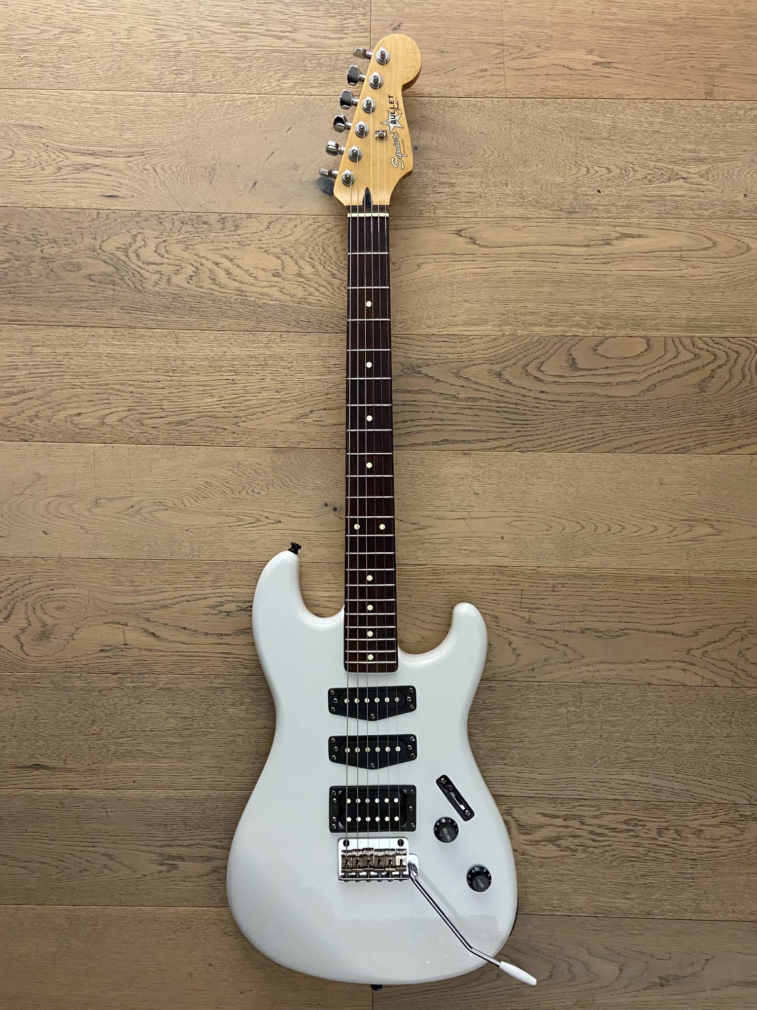 Guitarra eléctrica Squier Bullet HSS MIK 1222