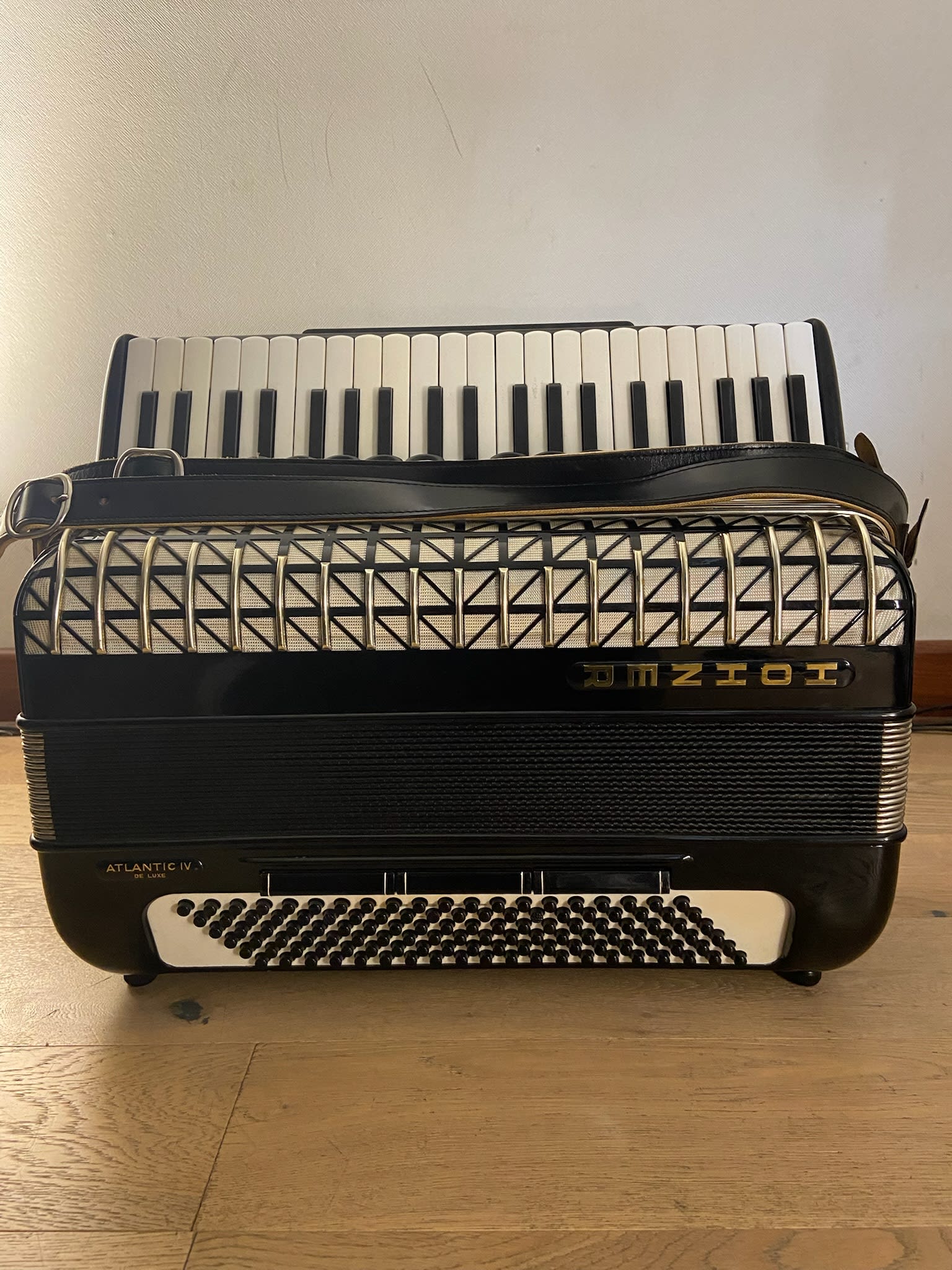a piano 120 bajos Hohner Atlantic IV de Luxe
