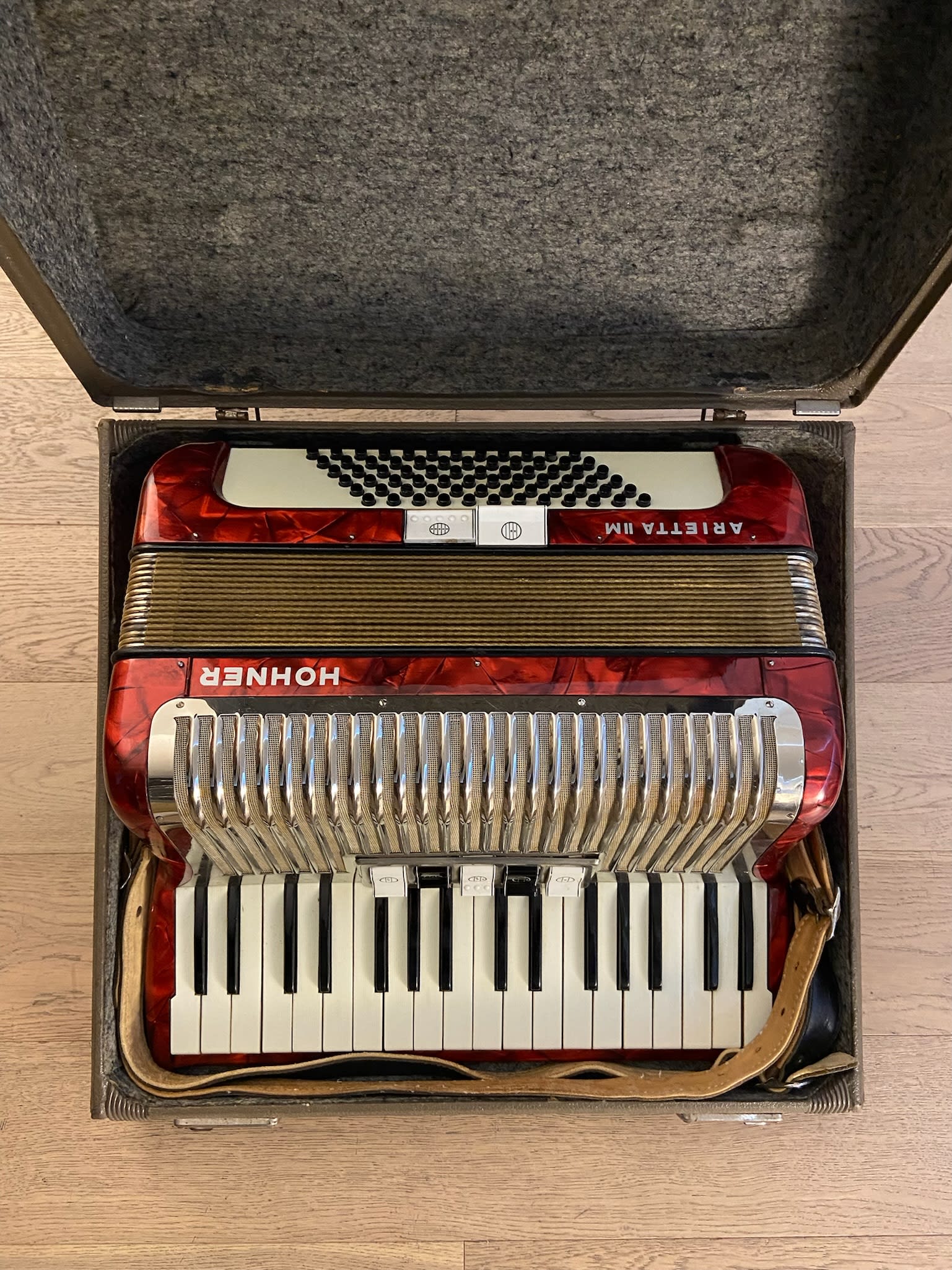 Acordeon a piano 72 bajos Hohner Arietta IIM (SKU:2026