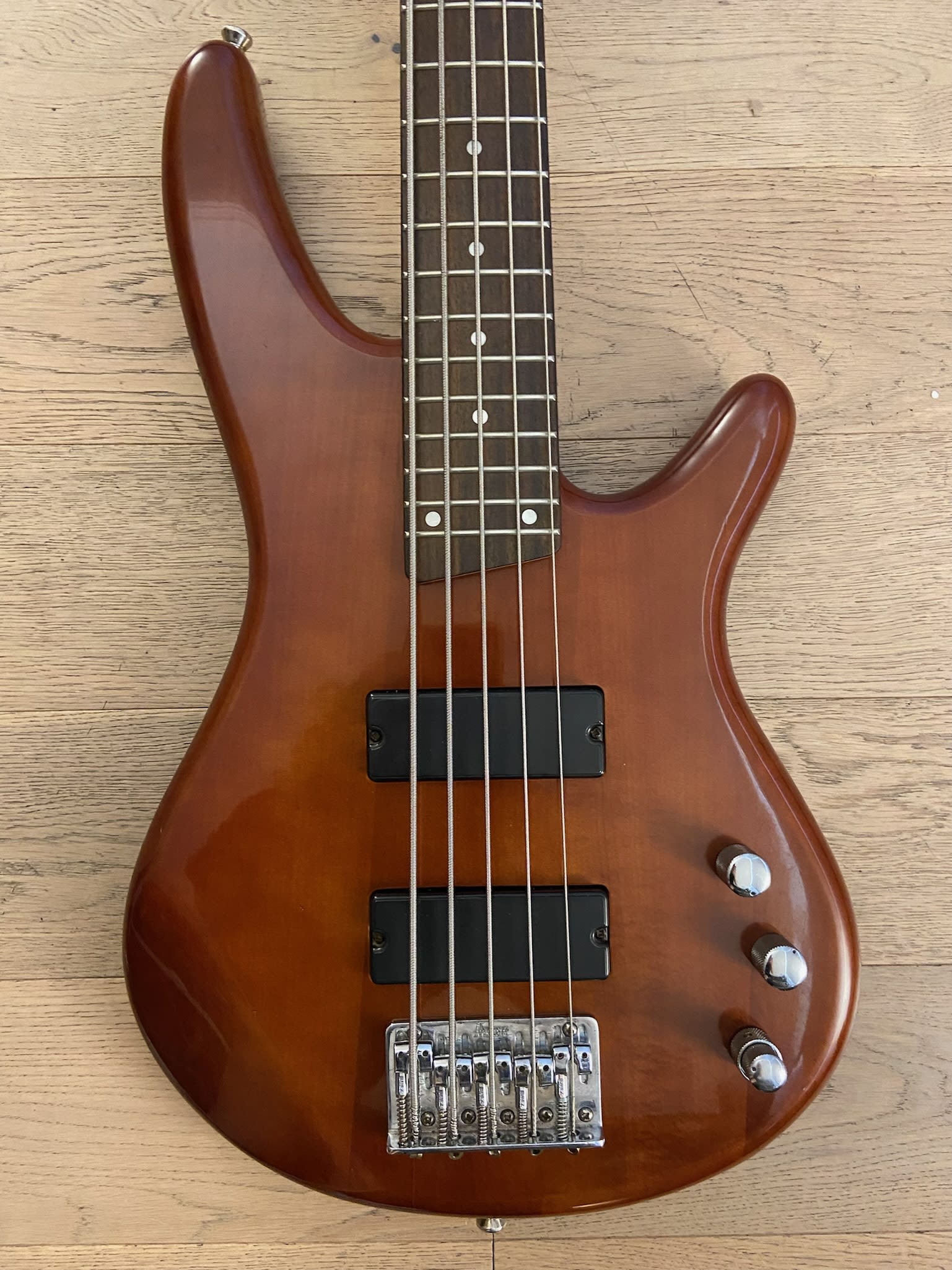 Bajo Electrico Ibanez GSR-395 (SKU:2136) | Instrumentos Chile