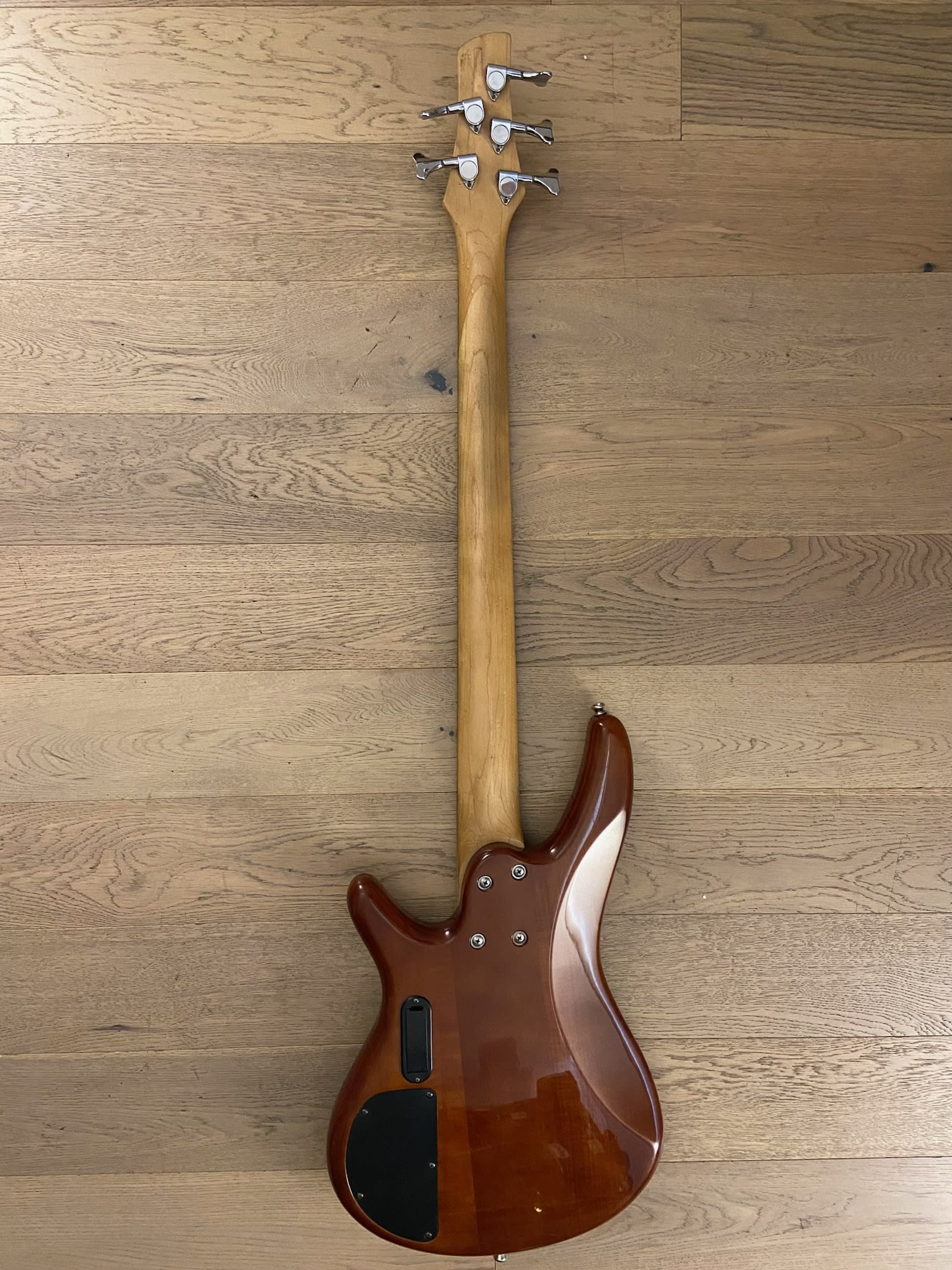 Bajo Electrico Ibanez GSR-395 (SKU:2136) | Instrumentos Chile
