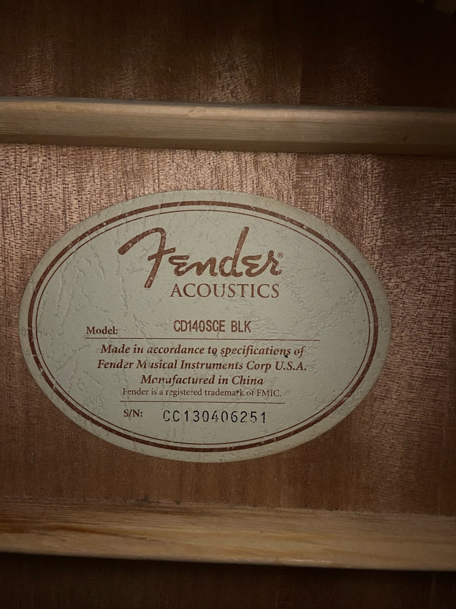 Electroacústica Fender CD-140SCE