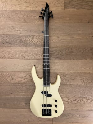 Bajo Electrico Squier HM Bass 5 (SKU:1858)1