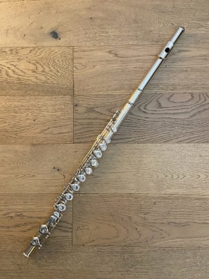 Flauta Traversa Plato cerrado Yamaha YFL-221 (SKU:2182)1