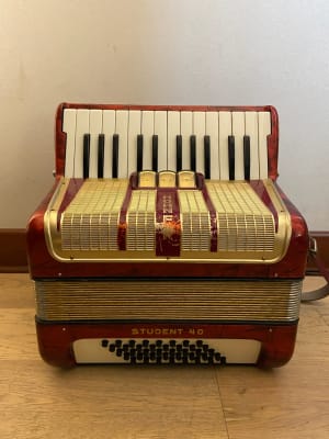 Acordeon a piano 40 bajos Hohner Student IV (SKU:2169)1