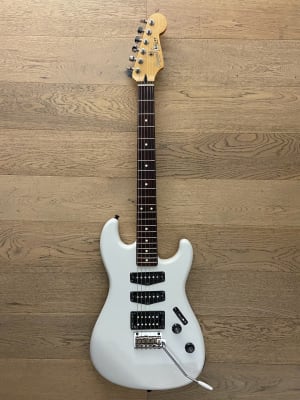 Guitarra eléctrica Squier Bullet HSS MIK1