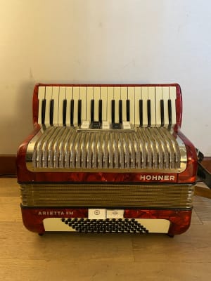 Acordeon a piano 72 bajos Hohner Arietta IIM (SKU:2026)1
