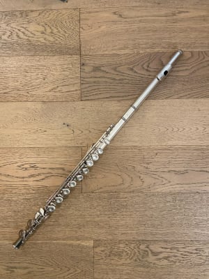 Flauta Traversa Plato cerrado Yamaha YFL-24S (SKU:2112)1