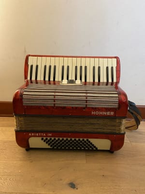 Acordeon a piano 72 bajos Hohner Arietta IM (SKU:1987)2