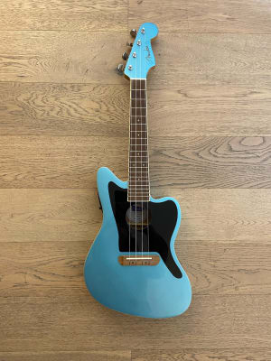Ukelele Concierto Fender Jazzmaster (SKU:2386)1