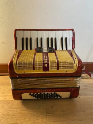 a piano 40 bajos Hohner Student IV (SKU:2452)1