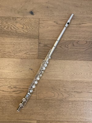 Flauta Traversa Plato cerrado Yamaha YFL-24S (SKU:2093)1