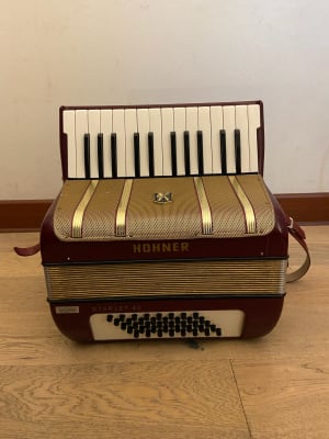 a piano 40 bajos Hohner Starlet (SKU:2453)1