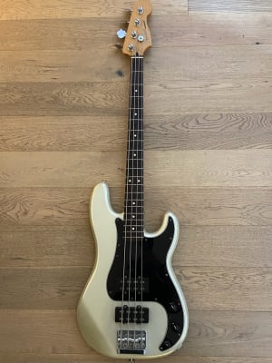 Bajo Electrico Fender Precision Bass Blacktop (SKU:1840)1