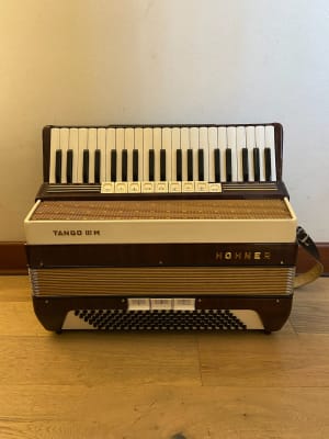 Acordeon a piano 120 bajos Hohner Tango IIIM (SKU:1966)1