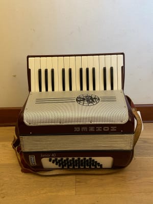 Acordeon a piano 40 bajos Hohner Junior (SKU: 2027)1