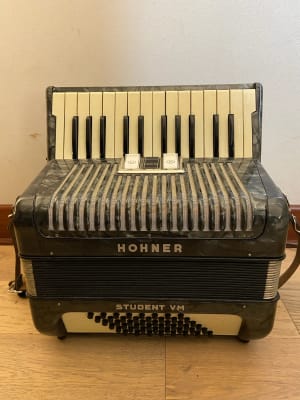 Acordeon a piano 48 bajos Hohner Student VM (SKU:2135)1