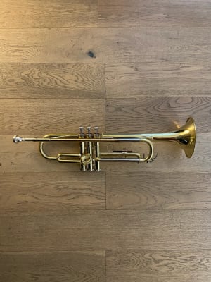 Trompeta  Yamaha YTR-2320 (SKU:2105)1