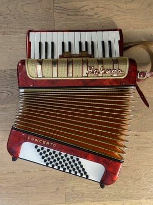 a piano 48 bajos Hohner Concerto I (SKU:2459)1