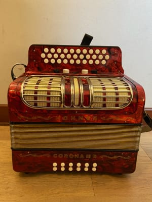 Diatonico 12 bajos G-C-F Hohner Corona IIIR (SKU:2303)1
