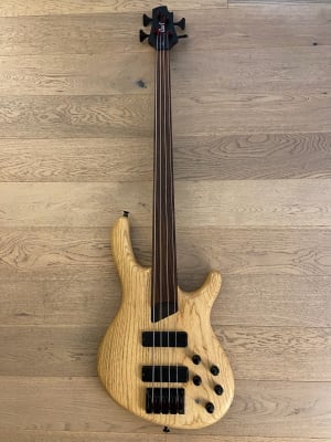Bajo Electrico Cort B4FL Plus AS Artisan Fretless (SKU:2081)1