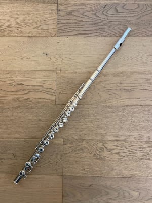 Flauta Traversa Plato cerrado Yamaha YFL-225S (SKU:1881)2