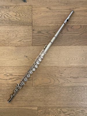 Flauta Traversa Plato cerrado Yamaha YFL-24S (SKU:2180)1