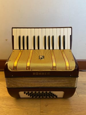 a piano 40 bajos Hohner Starlet (SKU:2319)1