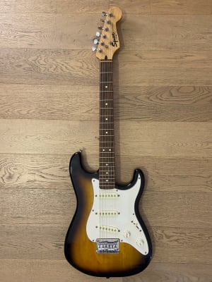 Guitarra Electrico Squier Stratocaster SSS HT (SKU:2588)1