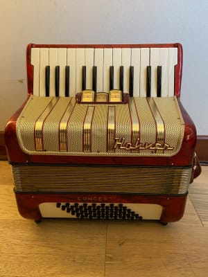 a piano 48 bajos Hohner Concerto I (SKU:2318)1