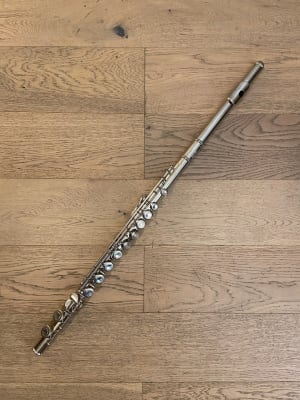 Flauta Traversa Plato cerrado Yamaha YFL-22N (SKU:2046)1