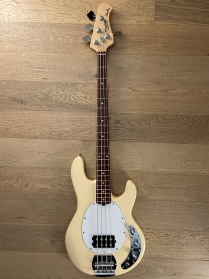 Bajo Electrico Sterling by Music Man StingRay 4 (SKU:2166)1