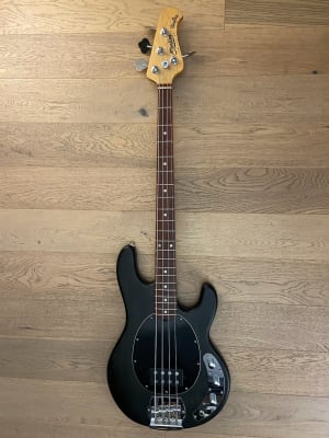 Bajo Electrico Sterling by Music Man StingRay 4 (SKU:2160)1