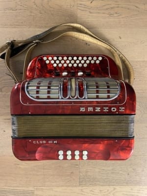 Diatonico 8 bajos C-F Hohner Club IIIM (SKU:2732)