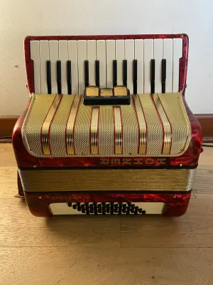 a piano 40 bajos Hohner Student IV (SKU:2883)1