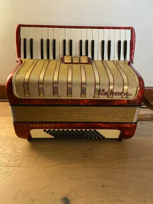 a piano 72 bajos Hohner Concerto II (SKU:2885)1