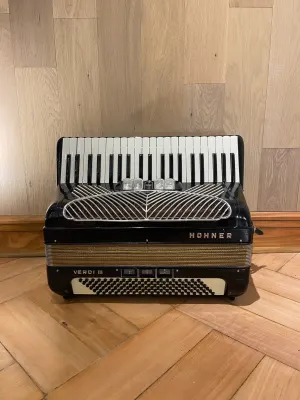a piano 120 bajos Hohner Verdi III (SKU:2888)1