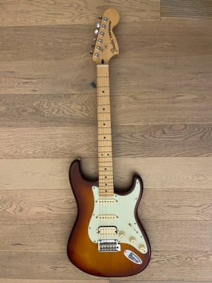 Fender Stratocaster HSS Deluxe Series MIM (SKU:1919)3