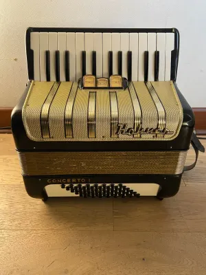 a piano 48 bajos Hohner Concerto I