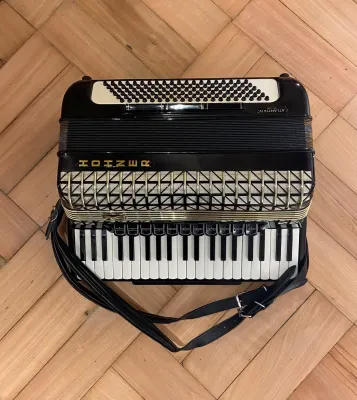 a piano 120 bajos Hohner Atlantic IV de Luxe (SKU:2887)4