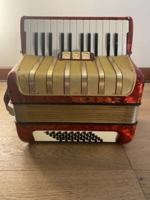 Acordeon a piano 40 bajos Hohner Student IV (SKU:2689)1